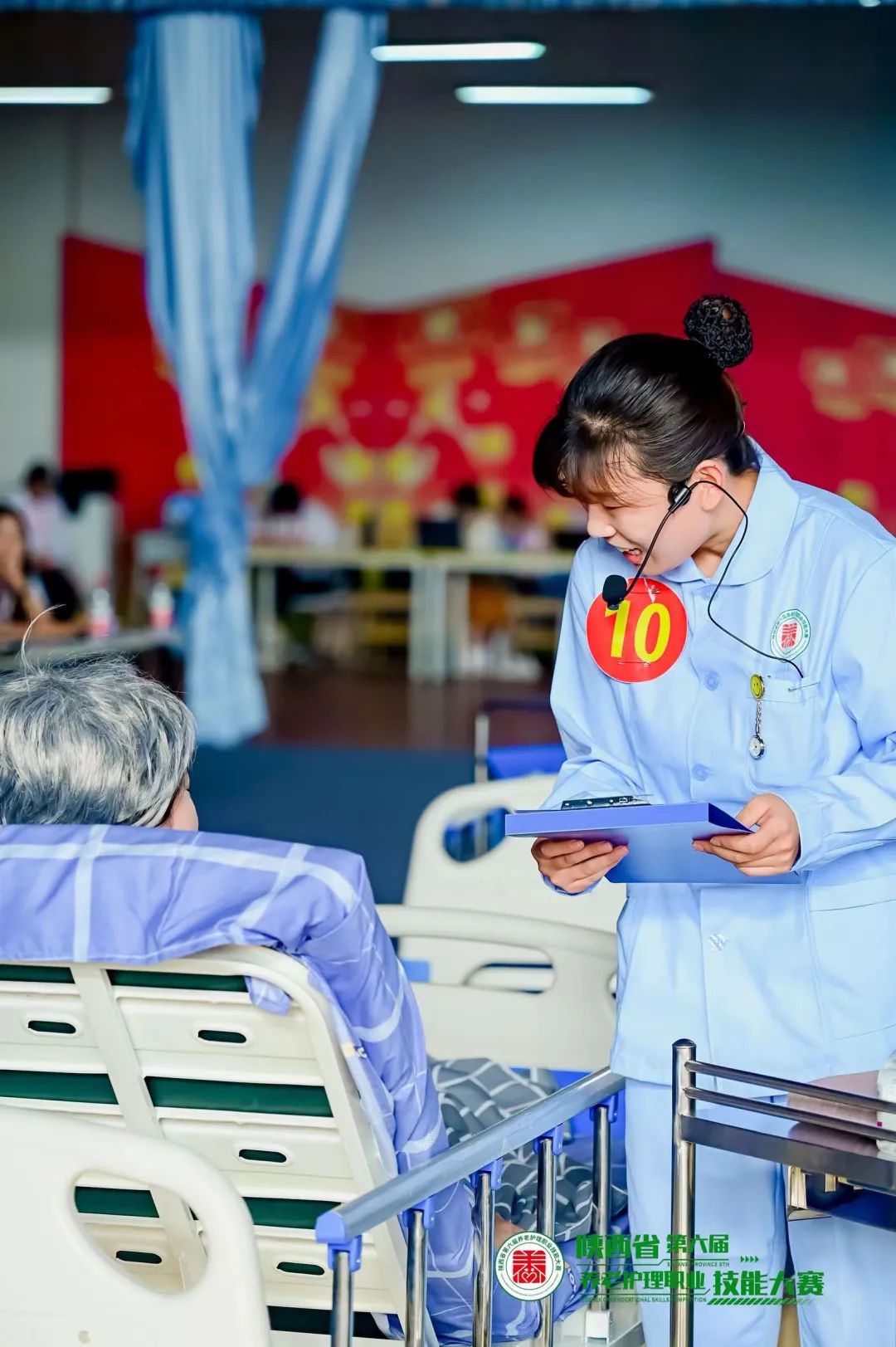 頤悅養(yǎng)老公司的李露露，你是好樣的！