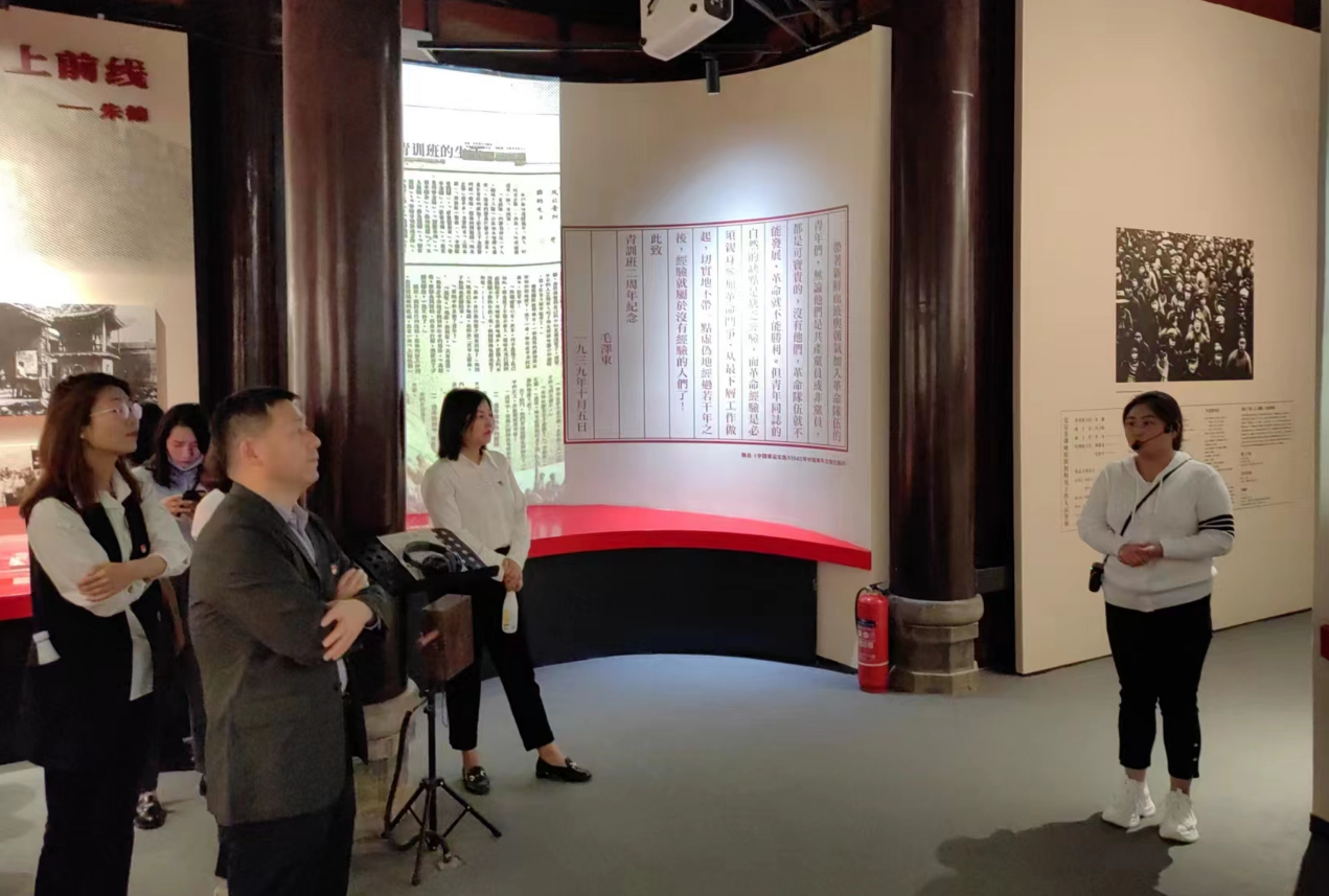 “重溫紅色歲月，弘揚革命精神” ——人力資源中心支部暨投資管理部黨支部主題聯(lián)合黨日活動