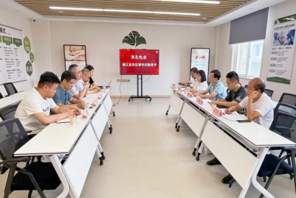 麻江縣縣委副書記、縣人民政府縣長楊興濤一行到頤信養(yǎng)老公司進(jìn)行康養(yǎng)項目考察